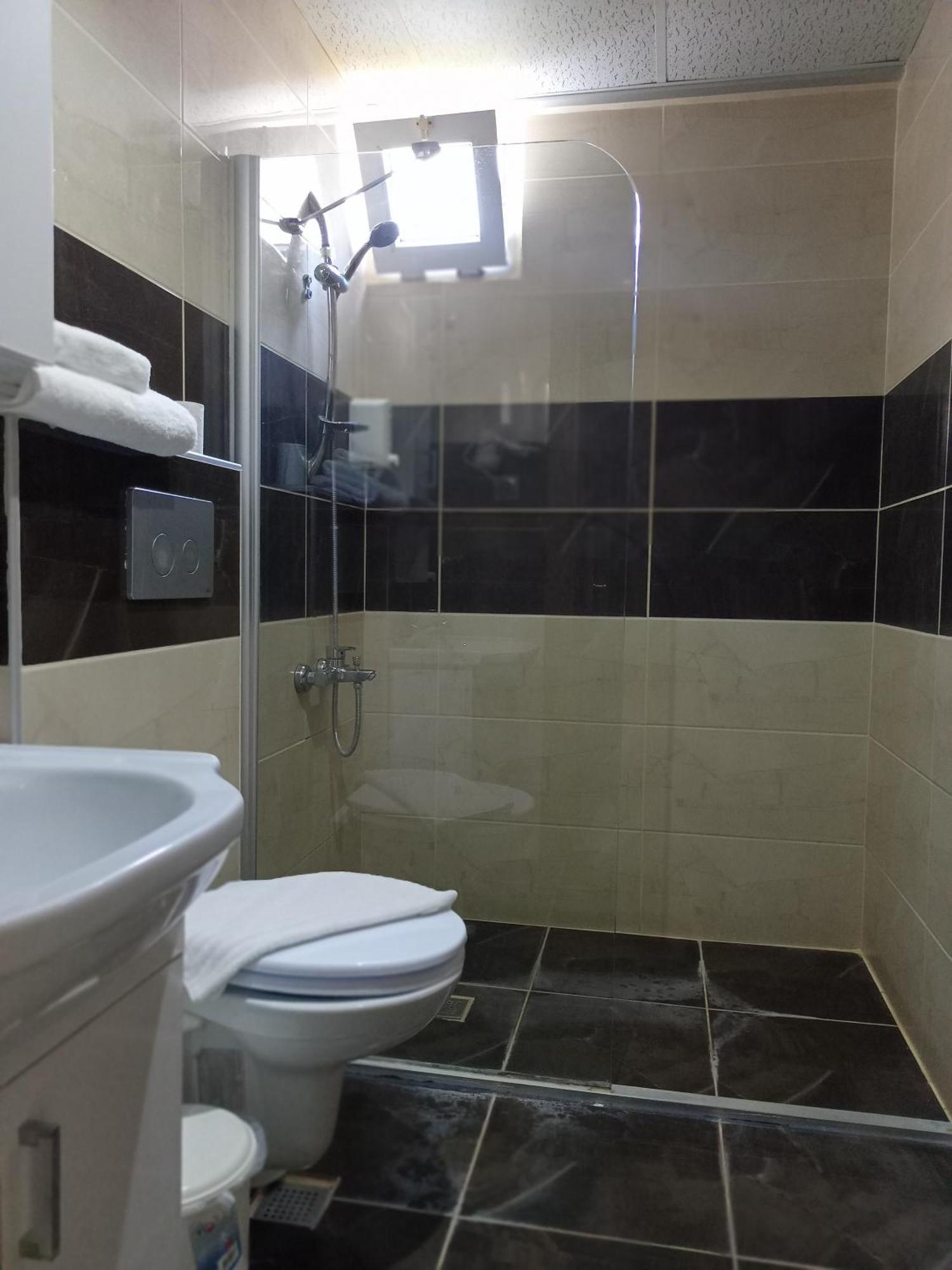 Antalya Konyaalti Guenduez Otel Buitenkant foto
